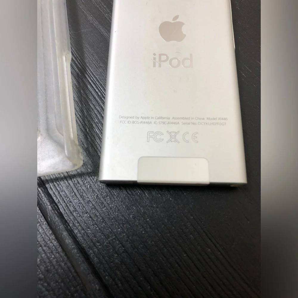 Apple 14GB iPod Nano - 7th Generation Silver - A1446